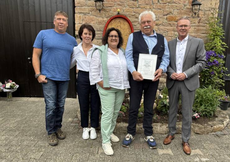 Verdiente Persönlichkeiten mit Ehrennadel ausgezeichnet